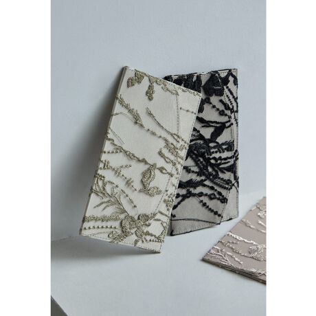 [^:na0070007735]niana jAi IP[WV[ɂ҂ȁAԕ̎hJgpގсB򊴂̂TenɃ`[d˂ďiȈۂɎdグ܂B̎tŁA}i[ӎDۂɌ͂BjVn͐܂肽Ŏ[ł̂ŁA΂炸ɕ֗BV[ỸobO(na0070006967)̂pӂ܂BIXXV[E񎟉EIEĂ΂ElEqE2EӉEp[eB[Ef[gEt\ȂǑlȃV[̃R[fBl[gɎg܂Byfށz|GXeyYzyTCYf[^z(c)F: 11.5cm()F: 21cmyJ[WJzubN/x[W/O[ylzE}OzbNJyiӎzTCY̓[J[̐ɂȂ܂A덷ꍇ܂Bf摜͊̉eɂJ[قȂČꍇ܂BũJ[摜QlBi摜͂ɂȂ郂j^[Ȃǂ̊ɂĎ኱̌덷܂B