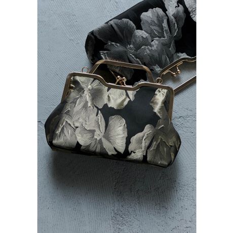 [^:na0640008013]niana jAi ԕ̃WK[hngpi̗ǂĂnhobOBꂽS[h̃^p[cɁA܌fUC̗p܂BRpNgȂX}z₨z̕KiTCYBO\113cm̃`F[tŃV_[łg2waydlBIXXV[E񎟉EIEĂ΂ElEqE2EӉEp[eB[Ef[gEt\ȂǑlȃV[̃R[fBl[gɎg܂Byfށz|GXeyYzyTCYf[^z(c)F: 15cm()F: 24cm(}`)F: 8cmyJ[WJzS[h/Vo[ylzE|Pbg~1EtiF113cm`F[yiӎzTCY̓[J[̐ɂȂ܂A덷ꍇ܂Bf摜͊̉eɂJ[قȂČꍇ܂BũJ[摜QlBi摜͂ɂȂ郂j^[Ȃǂ̊ɂĎ኱̌덷܂B