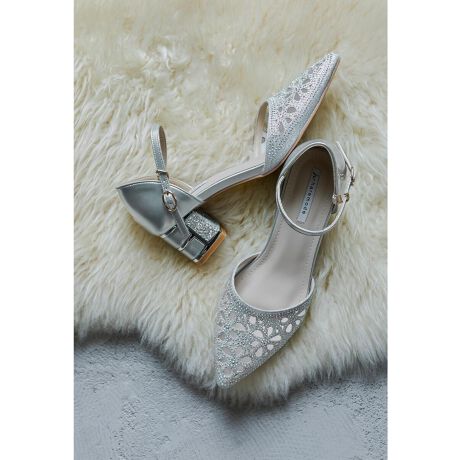 [^:na0070007936]niana jAi Ԃ̃JbgfUCɃrW[؂₩ȃpvXB`L[q[̓Ob^[ƃ^bNCčۂɁB|CebhgDŃV[vȈۂɁB芴̂5cmq[ŔrʂBANXgbvłƂオSz܂B~ɂ͒ᔽ̃NbVAC͊~߉H{܂BigAp[eB[V[tH[}ȃCxgɂ߁BIXXV[E񎟉EIEĂ΂ElEqE2EӉEp[eB[Ef[gEt\ȂǑlȃV[̃R[fBl[gɎg܂ByfށzAbp[F|GXeq[FvX`bNyYzyfgz158cm / 23.5cmpyTCYf[^z(q[)22.5cm: 5cm / 23.0cm: 5cm / 23.5cm: 5cm / 24.0cm: 5cm / 24.5cm: 5cm()22.5cm: 20.65cm / 23.0cm: 21cm / 23.5cm: 21.35cm / 24.0cm: 21.7cm / 24.5cm: 22.05cm(ꕝ)22.5cm: 7.4cm / 23.0cm: 7.5cm / 23.5cm: 7.6cm / 24.0cm: 7.7cm / 24.5cm: 7.8cmyJ[WJzx[W/Vo[/ubNyiӎzTCY̓[J[̐ɂȂ܂A덷ꍇ܂Bf摜͊̉eɂJ[قȂČꍇ܂BũJ[摜QlBi摜͂ɂȂ郂j^[Ȃǂ̊ɂĎ኱̌덷܂B