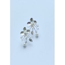 メタルフラワーパールイヤリング