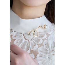 パールラインブローチ