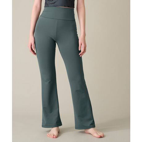 [^:RF-L026S]ƃqbvɃp[lbg聡rʂ҂łZ~tApc㕔̓^CgȃVGbgŁAɂ҂tBbg܂BƁAqbṽp[lbgD{fB[CJo[BfC[gɂXX̃fUCłByfނɂāz̃XpebNXCJRgp2wayXgb`fށuELACTIONRvV[YB̏ȂnCoXȐLkɂĝ̓ɃX[YɑΉAyȒp̑fނłBuvu@\v␳ʂ̂up[lbgdlvŃGNTTCYAVXg܂B ELACTIONR ͈AhoX()̓o^WłB( AA01H084 )Material/GNVComposition/|GXe 82%@|E^18made in JAPAN