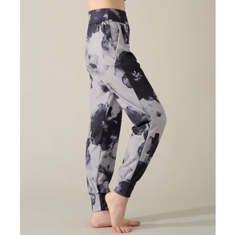 NV[Ȃאg̃VGbgŁAƂOpcBqbvɂƂ肪AMXȕɂIXX̃VGbgłByfނɂāzVN̂悤ɏ_炩ȔG肪SnǂVfނ̃gbvXV[YBT߂Ȍ򊴂AȂ߂炩ȗofނłBV[₨D݂őIŒA䊴ETCỸCibvBfނ̓Albvӂꍇ܂BMaterial/TRVComposition/[50@|GXe 50%@made in CHINA