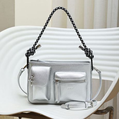 [^:JUT-82030B]lC̃AEg|PbgfBeB[ȂIpR[h/Jri/ngOAĐ▭ȐFWJ|΂ߊ|ł2WAYdlghl܂悭΂~jV_[łg̗ǂ^TCYŁA500ml{gEzEX}zȂǂyɎ[\I݂₷fUCȂA̃R[fɃvXď㋉҃R[f܂܂Oʂɂ̓|Pbg2BX}z⃊bvA`PbgȂǁAɎôINIwɂ͑傫ڂ̃t@Xi[|Pbg1B~jz⌮Ȃǂ̋MdiSĎ[ł܂Cɓo^EiCɓo^iCɓo^ĂƂōēגʒmAXg1_̒ʒmAZ[ʒm󂯎肢܂BCɓo^邾Ȃ̂ŁACɂȂi͐񂨋Cɓo^肢܂EVbv̂Cɓo^VbvCɓo^ĂƂŐViēׂȂǁAȏ󂯎肢܂B`jouetie`BRAND CONCEPTXg[gX^Cx[XɃBe[WAbNA[hA}eBbNeCXg̃X^CMIXlXȃXpCXANɎȂNŗVѐSt@bVƃCtX^Cyޏo܂B