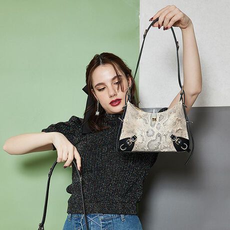 [^:JUT-82040B]ghY2KX^Cɂ͌ȂIxgobÑfUCRpNgTCY̍V_[obOłIANZT[̂悤ȊoŃX^CO؂₮ĩR[fɃvX邾ŏ{ȃX^C܂xTCYłƂoɂ҂ȃV_[obOłB߂̃}`Ȃ̂ő̂ɃtBbgăX}[gȐ݌vBX}zA~jzAbvAȂǕKi܂TCYV_[xg߉\łBPU^CvFubN^AC{[^L^lCr[ƃn̂鍂鍇AeB[NɃVH{głȂ܂ICU[̂悤ȑfނłB{́Fv@nF|GXe100n^CvFpC\^fjLoXɃpC\vgnɂ킴ƃ_[WH{֕JWAɗZQɃIVȐnłB{́Fȁ@v@nF|GXe100Cɓo^EiCɓo^iCɓo^ĂƂōēגʒmAXg1_̒ʒmAZ[ʒm󂯎肢܂BCɓo^邾Ȃ̂ŁACɂȂi͐񂨋Cɓo^肢܂EVbv̂Cɓo^VbvCɓo^ĂƂŐViēׂȂǁAȏ󂯎肢܂B`jouetie`BRAND CONCEPTXg[gX^Cx[XɃBe[WAbNA[hA}eBbNeCXg̃X^CMIXlXȃXpCXANɎȂNŗVѐSt@bVƃCtX^Cyޏo܂B