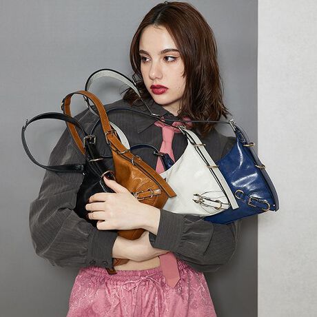 [^:JUT-82040B]ghY2KX^Cɂ͌ȂIxgobÑfUCRpNgTCY̍V_[obOłIANZT[̂悤ȊoŃX^CO؂₮ĩR[fɃvX邾ŏ{ȃX^C܂xTCYłƂoɂ҂ȃV_[obOłB߂̃}`Ȃ̂ő̂ɃtBbgăX}[gȐ݌vBX}zA~jzAbvAȂǕKi܂TCYV_[xg߉\łBPU^CvFubN^AC{[^L^lCr[ƃn̂鍂鍇AeB[NɃVH{głȂ܂ICU[̂悤ȑfނłB{́Fv@nF|GXe100n^CvFpC\^fjLoXɃpC\vgnɂ킴ƃ_[WH{֕JWAɗZQɃIVȐnłB{́Fȁ@v@nF|GXe100Cɓo^EiCɓo^iCɓo^ĂƂōēגʒmAXg1_̒ʒmAZ[ʒm󂯎肢܂BCɓo^邾Ȃ̂ŁACɂȂi͐񂨋Cɓo^肢܂EVbv̂Cɓo^VbvCɓo^ĂƂŐViēׂȂǁAȏ󂯎肢܂B`jouetie`BRAND CONCEPTXg[gX^Cx[XɃBe[WAbNA[hA}eBbNeCXg̃X^CMIXlXȃXpCXANɎȂNŗVѐSt@bVƃCtX^Cyޏo܂B