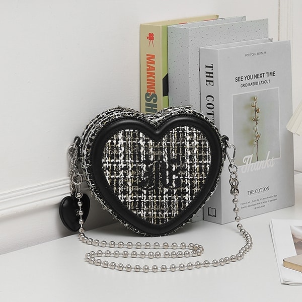 CHANELノベルティ★ハートチャーム付きショルダーバッグ★ 未使用 CHANEL ノベルティ ショルダーバッグ チェーンウォレット