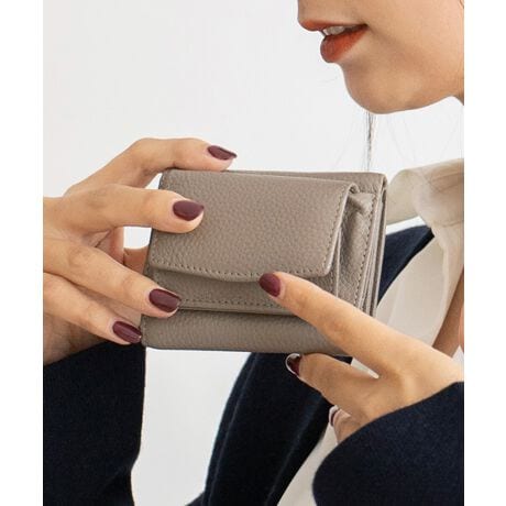 [^:nsw-30065n]yfUCzȂɏĂ[[́Iv7̃J[h|PbgɁAő14܂Ŏ[\IDAKAJ[hSႤ{v~jEHbgB_炩㎿ȃVNU[gpA傫JĒ₷`ɂ܂Bf[^̔h~AXL~Oh~@\tB̂VvȃfUĆAigtH[}܂ŗlXȃV[ő劈B|Pbg⏬߃obOɂXb|܂BJ[ȟ݂ɂẮAe|Pbg2[s̏ꍇ܂B    yzCJ̓zbN{^ɂȂĂ܂BOzbN{^tK~1㕔J[h|Pbg~1J[h~6}`ȂD~1yӎzv́AɑώキAV~EԂ̌ƂȂA̐FAFڂ肪܂̂łӉBJ␅ɔG炵ꍇ́A΂₭炩zŐCA`𐮂ĕKAĉBhC[EXg[u̍ł̊͂߉ByTCYzSIZEFcF8cm F10cm ݁F3cmiK܂ށjO|PbgFzbN{^tK1       㕔J[h|Pbg1|PbgFJ[h6E}`ȂD1dF60gfށF{vigbvU[jCJ̓zbN{^ɂȂĂ܂B