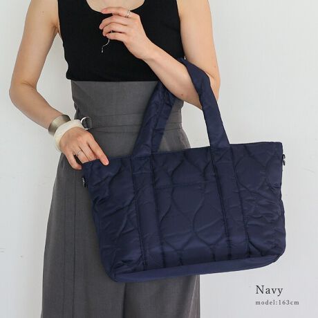 [^:sib-80007z]yfUCzyĂeʂ̃LeBOg[gobOBCfނɂ͌yʂŏvȃiCfނgpA傫߂̃LeBO͗lŗ͋CɁBՂ̂ŁAו̑}}̃}U[YobOdobOAsobOƂĂIXXłBt̃V_[xgŁA|E΂ߊ|ł̂ꂵ|CgByzCJ́At@Xi[ɂȂĂ܂BV_[xg͒߉\łBOwʃI[v|Pbg~1I[v|Pbg~3t@Xi[t|Pbg~2yTCYzSIZEFF29cm / F46cmiӁj36cmiӁj / }`F15cmnhF53cm~F4cmA荂F21cmV_[xgF72`107cm~F3.8cmiO\/߉jO|PbgFwʃI[v|Pbg1|PbgFI[v|Pbg3At@Xi[t|Pbg2V_[xgdʁF94gobÔݏdʁF411gfށFiCdlF2wayobÕCJ̓t@Xi[ɂȂĂ܂B