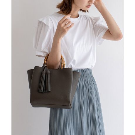 [^:inb-90032p]yfUCzou[nh̃i`ȕANZg̃VvȃXNGA^nhobOBV{̂Ƃ̃tFCNU[Ƀou[fނ̃nh킹AiȈۂɁBRpNgȌڂɁAKi܂pIȃTCYBt̃V_[xg͎O\Ō|obOƂĂy߂܂BobO̒͂R̎[Xy[X\ŁAڂ₷BLC߂ɂJWAɂ킹₷iȈۂ̃nhobOłByzCJ́At@Xi[ɂȂĂ܂BV_[xg͒߉\BOȂAIit@Xi[jI[v|Pbg~1t@Xi[t|Pbg~1yӎzvL̂ɂꍇ܂BɂCɂȂꍇ͈xAĂ炲gpByTCYzSIZEFF20cm / F31cmiӁj22cmiӁj / }`F9cmnhF25.5cm~F1.2cmA荂F8cmV_[xgF64`119cm~F1.8cmiO\/߉jO|PbgFȂ|PbgFAIit@Xi[jAI[v|Pbg1At@Xi[t|Pbg1V_[xgdʁF83gobÔݏdʁF371gfށFPUdlF2wayobÕCJ̓t@Xi[}OlbgɂȂĂ܂B^bZtiO\j