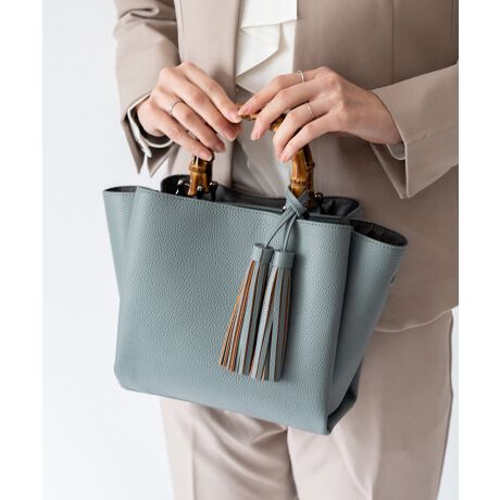 [^:inb-90032p]yfUCzou[nh̃i`ȕANZg̃VvȃXNGA^nhobOBV{̂Ƃ̃tFCNU[Ƀou[fނ̃nh킹AiȈۂɁBRpNgȌڂɁAKi܂pIȃTCYBt̃V_[xg͎O\Ō|obOƂĂy߂܂BobO̒͂R̎[Xy[X\ŁAڂ₷BLC߂ɂJWAɂ킹₷iȈۂ̃nhobOłByzCJ́At@Xi[ɂȂĂ܂BV_[xg͒߉\BOȂAIit@Xi[jI[v|Pbg~1t@Xi[t|Pbg~1yӎzvL̂ɂꍇ܂BɂCɂȂꍇ͈xAĂ炲gpByTCYzSIZEFF20cm / F31cmiӁj22cmiӁj / }`F9cmnhF25.5cm~F1.2cmA荂F8cmV_[xgF64`119cm~F1.8cmiO\/߉jO|PbgFȂ|PbgFAIit@Xi[jAI[v|Pbg1At@Xi[t|Pbg1V_[xgdʁF83gobÔݏdʁF371gfށFPUdlF2wayobÕCJ̓t@Xi[}OlbgɂȂĂ܂B^bZtiO\j