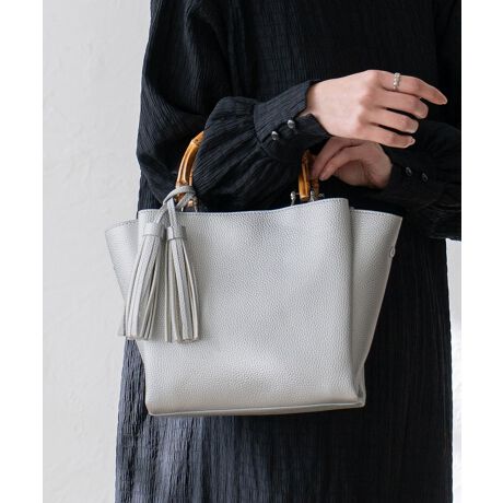 [^:inb-90032p]yfUCzou[nh̃i`ȕANZg̃VvȃXNGA^nhobOBV{̂Ƃ̃tFCNU[Ƀou[fނ̃nh킹AiȈۂɁBRpNgȌڂɁAKi܂pIȃTCYBt̃V_[xg͎O\Ō|obOƂĂy߂܂BobO̒͂R̎[Xy[X\ŁAڂ₷BLC߂ɂJWAɂ킹₷iȈۂ̃nhobOłByzCJ́At@Xi[ɂȂĂ܂BV_[xg͒߉\BOȂAIit@Xi[jI[v|Pbg~1t@Xi[t|Pbg~1yӎzvL̂ɂꍇ܂BɂCɂȂꍇ͈xAĂ炲gpByTCYzSIZEFF20cm / F31cmiӁj22cmiӁj / }`F9cmnhF25.5cm~F1.2cmA荂F8cmV_[xgF64`119cm~F1.8cmiO\/߉jO|PbgFȂ|PbgFAIit@Xi[jAI[v|Pbg1At@Xi[t|Pbg1V_[xgdʁF83gobÔݏdʁF371gfށFPUdlF2wayobÕCJ̓t@Xi[}OlbgɂȂĂ܂B^bZtiO\j