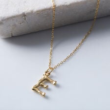 ヴィータフェリーチェ(VitaFelice)のイニシャルチャームネックレス 【aroco/アロコ】