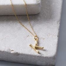 ヴィータフェリーチェ(VitaFelice)のイニシャルチャームネックレス 【aroco/アロコ】