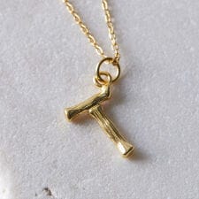 ヴィータフェリーチェ(VitaFelice)のイニシャルチャームネックレス 【aroco/アロコ】