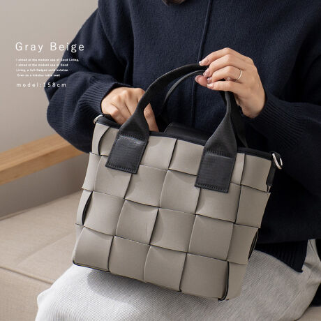 [^:ubb-sp-0334]yfUCzRpNgȃTCY͂̑l~jg[gobOB_CrOX[cɎglIv[fނgpAyʂŏvȍɁBJɕ҂ݍ񂾑傫߂̃bVdlœX̃R[fy߂VѐŠghCNȃobOłBV_[xgtŎ΂ߊ|A|ƂD݂̃X^Cɍ킹Ďg\ByzCJ́A}OlbgɂȂĂ܂BOȂI[v|Pbg1t@Xi[t|Pbg1TCYSIZEFF22cm / F29cmiӁj22cmiӁj / }`F11cmnhF33cm~F2.3cmA荂F11cmV_[xgF65`122cm~F3cmiO\/߉jO|PbgFȂ|PbgFI[v|Pbg1At@Xi[t|Pbg1V_[xgdʁF70gobÔݏdʁF425gfށFlIv[dlF2wayobÕCJ̓}OlbgɂȂĂ܂BO\Ȓt