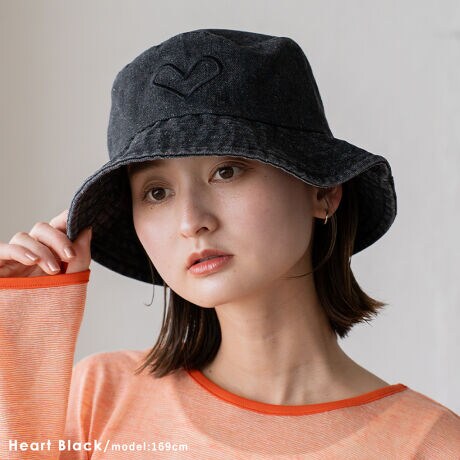 [^:nsh-30209z]VvȃfUCɎhJANZgBtHbVH{ꂽRbg100̃fjgpB_炩fނŁA܂ŃobOɓĎ̂ŕ֗łBn[gƃ{̎hJ|CgBx[VbNȃVGbgŎg₷AR[fɓ݂܂BTCÝF55cmiŏj57cmiőj΂̒F6.5cmXq̐[F9cmfށFfjdʁF104g