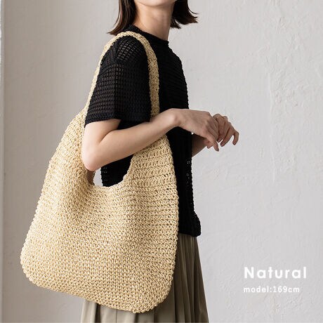 [^:nsb-30196z]][gAu₩ȕ҂ݍ݃g[gobOBۂ݂тт傫߂̃o[^ŁAA4TCY[\B|PbgEntŁAӊOɂՂ莝^тo܂BʋCɂꂽy[p[fނgpAi`ŏ_炩ȕɁBy₩ȃfUĆAGߊ܂R[fBl[gɂ҂I߃nĥ肵fUCŁAJWALC߃R[f܂ŕLg܂BTCYSIZEFF30cmij / F43cmiӁj28cmiӁj / }`FȂnhF45cm~F5cmA荂F30cmO|PbgFȂ|PbgFI[v|Pbg1obÔݏdʁF239gfށF؁[p[obÕCJ̓}OlbgɂȂĂ܂B