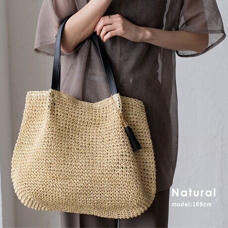 [^:nsb-30197z]ꂢ߃JWAu₩ȃy[p[g[gobOB傫JXNGA^ŁAA4TCY[\B|PbgEntŁAig͂ʋ΃obOɂ߁BʋCɂꂽy[p[fނƃtFCNU[킹Ai`ObƑlȈۂɈグ܂Bt̃^bZ`[ȃANZgɁBJWALC߃R[f܂ŕLg܂BTCYSIZEFF30cm / F37cmiӁj30cmiӁj / }`F17cmnhF52cm~F1.8cmA荂F23cmO|PbgFȂ|PbgFI[v|Pbg1obÔݏdʁF326gfށFy[p[obÕCJ̓}OlbgɂȂĂ܂BFFS[hO\ȃ^bZ`[t