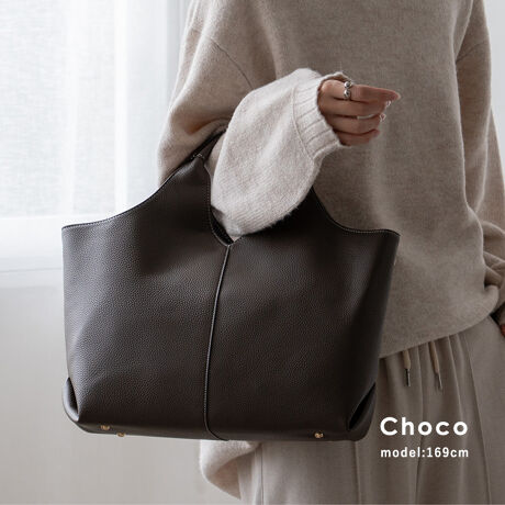 [^:inb-10138p]tOpɃJbgꂽnhۓIȃg[gobOB肪LA񂰂₷̂|CgBVvȌڂȂAN[ŃJbR͋CɁB}`L邽߁A肵^т\B}OlbgJȂ̂ŁAוTbƏoł܂Bt̃V_[xgŁA|E΂ߊ|OKIJWA͂AtH[}ɂg񂹂obOłBTCYSIZEFF23cm / F40cmiӁj31cmiӁj / }`F12cmnhF30cm~F2cmA荂F14cmV_[xgF65`119cm~F2.5cmiO\/߉jO|PbgFwʃt@Xi[t|Pbg1|PbgFI[v|Pbg3At@Xi[t|Pbg2V_[xgdʁF100gobÔݏdʁF412gfށFPUdlF2wayobÕCJ̓}OlbgɂȂĂ܂BFFS[hFFjbPyӎzvL̂ɂꍇ܂BɂCɂȂꍇ͈xAĂ炲gpB