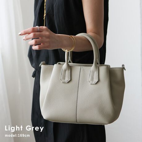 [^:sib-20046n]3̎[Xy[X̂{vnhobOB  TChɃ}Olbgt[ASɃt@Xi[t̑傫Ȏ[B 傫JĒgo₷Aڂ₷̂́B  V{̂VNU[gpĂA iȈۂtH[}ȃV[ɂ҂B  V_[xgt2WAYdlŁA |E΂ߊ|ƃX^CςĊyނƂo܂BTCY SIZEFF19cm / F28cmiӁj22cmiӁj / }`F14cm nhF28cm~F1.5cmA荂F10cm V_[xgF67`127cm~F1.6cmiO\/߉j [dlFAIi3Xy[X\j O|PbgFȂ |PbgFI[v|Pbg1At@Xi[t|Pbg1 V_[xgdʁF92g obÔݏdʁF514g fށF{v dlF2way obÕCJ̓t@Xi[ɂȂĂ܂B FFVo[yӎzv́AɑώキAV~EԂ̌ƂȂA̐FAFڂ肪܂̂łӉBJ␅ɔG炵ꍇ́A΂₭炩zŐCA`𐮂ĕKAĉBhC[EXg[u̍ł̊͂߉B