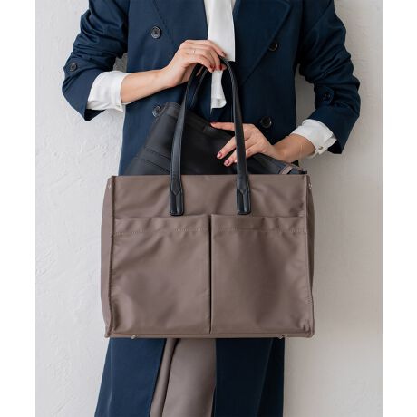 [^:sib-20055z]ȂɁAڂXNGAg[gobOB  g[gobOƃCi[obO킹17|Pbg܂B Ղ[ł̂͂Aꏊ߂ĐOKI  Ci[obO̓nhtŁA^щ\B ɂ̓NbVޓ|PbgtPC[ɂ֗łB ɂyz_[TCŸقȂ|PbgtŗlXȉוɑΉB  ߂̃nh̗pAAE^[̏ォł|₷dlɁB rWlXV[͂Aigɂ҂̃obOłBTCY yobOz SIZEFF30cm / F38cmiӁj40cmiӁj / }`F13cm nhF60cm~F1.8cmA荂F25cm O|PbgFOʃ}Olbgt|Pbg2 |PbgFI[v|Pbg3At@Xi[t|Pbg2 obÔݏdʁF470g fށFiC obÕCJ̓t@Xi[ɂȂĂ܂B FFVo[TChɃzbN{^tyCi[obOz SIZEFF25cm / F35cm / }`F5cm nhF17cm~F2cmA荂F1cm O|PbgFOʃI[v|Pbg4Ay2 |PbgFI[v|Pbg3ANbVޓI[v|Pbg1 obÔݏdʁF222g fށFiC obÕCJ̓I[vɂȂĂ܂B FFȂ