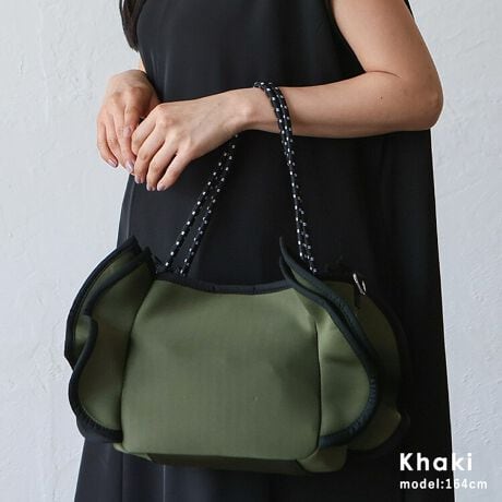 [^:ubb-sp-0418]傫ȃtڂg[gobOB  ӂӂȃtA̃R[fBl[gɉ؂₩vXB  Ŝ̃VGbgɂAJWAAlۂۂɎdグ܂B V_[xgtŁA|E΂ߊ|ƃX^CςĊy߂܂B  t@bVƋ@\˔fUC JWA͂Aꂢ߃X^Cɂg܂BTCY SIZEFF22cm / F28cmiӁj23cmiӁj / }`F11cm nhF52cm~F0.8cmA荂F24cm V_[xgF63`120cm~F3.2cmiO\/߉j O|PbgFȂ |PbgFI[v|Pbg1At@Xi[t|Pbg1 V_[xgdʁF73g obÔݏdʁF255g fށF|GXe dlF2way obÕCJ̓}OlbgɂȂĂ܂B FFVo[