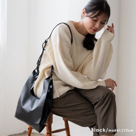 [^:inb-10195p]RpNgȑl̃GRobOV_[obOB  W܌^̃XȃtHŁAyăRpNgB VvŐꂽfUCȂ̂ŁAR[fI΂gɂ҂B  t̃V_[xgŌ|E΂߂\B 肪󂭂̂ŁAƂo◷sɂ劈łB  ĉ鍇vgpĂAiȕ͋CɁB ߂̃TCYŁATuobOƂĂIXXITCY SIZEFF23cm / F25cm / }`F11cmiTChj nhF30cm~F5.2cmA荂F13cm V_[xgF90`108cm~F1.8cmiO\/߉j O|PbgFȂ |PbgFI[v|Pbg2 V_[xgdʁF69g obÔݏdʁF193g fށFPU dlF2way obÕCJ̓}OlbgɂȂĂ܂B FFVo[yӎzvL̂ɂꍇ܂BɂCɂȂꍇ͈xAĂ炲gpB