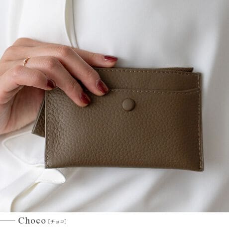 [^:nsz-30255n]Vv@\ɗDꂽAJ[h|Pbgt{v}`P[XB  ⌮SɎ[łt@Xi[t̃|PbgB Oʂɂ͏[ozbN{^t̃|Pbg1B  wʂɂ̓J[h|Pbg3A őOʂ͓dlȂ̂ŁAICJ[hꂽ܂܃^b`\łB  S9FƖLxȃJ[oG[VŃMtgɂ҂B {vfނgpAgނقǂɖ킢[܂ACełBTCY SIZEFF8.5cm F14cm }`FȂ O|PbgFOʃzbN{^t|Pbg1AwʃJ[h3 |PbgFȂ dʁF58g fށF{v CJ̓t@Xi[ɂȂĂ܂B FFS[hyӎzv́AɑώキAV~EԂ̌ƂȂA̐FAFڂ肪܂̂łӉBJ␅ɔG炵ꍇ́A΂₭炩zŐCA`𐮂ĕKAĉBhC[EXg[u̍ł̊͂߉B