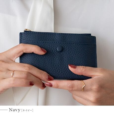 [^:nsz-30255n]Vv@\ɗDꂽAJ[h|Pbgt{v}`P[XB  ⌮SɎ[łt@Xi[t̃|PbgB Oʂɂ͏[ozbN{^t̃|Pbg1B  wʂɂ̓J[h|Pbg3A őOʂ͓dlȂ̂ŁAICJ[hꂽ܂܃^b`\łB  S9FƖLxȃJ[oG[VŃMtgɂ҂B {vfނgpAgނقǂɖ킢[܂ACełBTCY SIZEFF8.5cm F14cm }`FȂ O|PbgFOʃzbN{^t|Pbg1AwʃJ[h3 |PbgFȂ dʁF58g fށF{v CJ̓t@Xi[ɂȂĂ܂B FFS[hyӎzv́AɑώキAV~EԂ̌ƂȂA̐FAFڂ肪܂̂łӉBJ␅ɔG炵ꍇ́A΂₭炩zŐCA`𐮂ĕKAĉBhC[EXg[u̍ł̊͂߉B