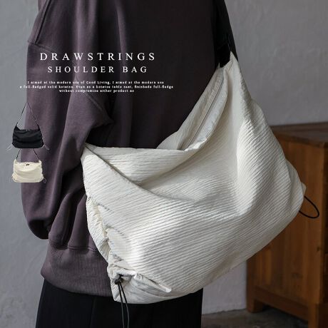 [^:inb-10199z]RɌ`𒲐łl̃hXgV_[obOB  H{|GXengpAJ̓ɂSB V{̂fނ̓VvłȂꂽۂɁB  TCh̃R[hi邱ƂŌ`RɒłA V[Cɍ킹ăobO̕\ς邱Ƃł܂B  eʂV_[xgŌ̕SŷŁA ig͂񗷍sobOƂĂIXXłB TCY SIZEFF34cmiTChőj20cmij / F30cmiӁj42cmiӁj / }`F10cm V_[xgF62`116cm~F5cmiOs\/߉j V_[xgF35`66cm O|PbgFwʃt@Xi[t|Pbg1 |PbgFI[v|Pbg3At@Xi[t|Pbg2 obÔݏdʁF358g fށF|GXe/PU obÕCJ̓t@Xi[ɂȂĂ܂B FFjbP