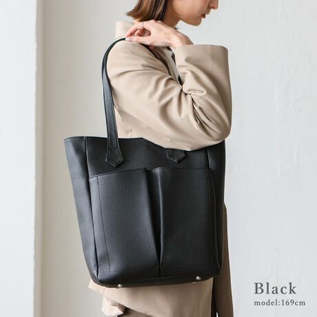 [^:sib-20056n]{v̏㎿ƔQ̎g˔c^obO  Oʂɂ́A}`t̑傫ȃ|Pbg2B X}zpXP[XȂǁAɎô𕪂Ď[ł̂ŁAobO̒S`S`SzȂI  |₷NN̒߃nh  LXƂC[ɂ́AA4TCY̏ނm[gyX܂B ɁAp̎d؂|PbĝŁAPC^ubgŒB 厖ȃACeSɎ^ׂ܂B A4TCYłt@C̑傫ɂ}Olbg܂Ȃ\܂B  ŏiȃfUCȂA@\QB  {v̏vƒJȖDŁApłiB ̒ʋ΂₨oɂ傤ǗǂTCYƋ@\Ă܂BTCY SIZEFF35cm / F38cmiӁj27cmiӁj/ }`F13cm nhF60cm~F2.3cmA荂F25cm O|PbgFOʃI[v|Pbg2Awʃt@Xi[t|Pbg1 |PbgFI[v|Pbg2ANbVޓI[v|Pbg1At@Xi[t|Pbg1 obÔݏdʁF698g fށF{v obÕCJ̓}OlbgɂȂĂ܂B FFVo[yӎzv́AɑώキAV~EԂ̌ƂȂA̐FAFڂ肪܂̂łӉBJ␅ɔG炵ꍇ́A΂₭炩zŐCA`𐮂ĕKAĉBhC[EXg[u̍ł̊͂߉B