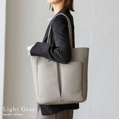 [^:sib-20056n]{v̏㎿ƔQ̎g˔c^obO  Oʂɂ́A}`t̑傫ȃ|Pbg2B X}zpXP[XȂǁAɎô𕪂Ď[ł̂ŁAobO̒S`S`SzȂI  |₷NN̒߃nh  LXƂC[ɂ́AA4TCY̏ނm[gyX܂B ɁAp̎d؂|PbĝŁAPC^ubgŒB 厖ȃACeSɎ^ׂ܂B A4TCYłt@C̑傫ɂ}Olbg܂Ȃ\܂B  ŏiȃfUCȂA@\QB  {v̏vƒJȖDŁApłiB ̒ʋ΂₨oɂ傤ǗǂTCYƋ@\Ă܂BTCY SIZEFF35cm / F38cmiӁj27cmiӁj/ }`F13cm nhF60cm~F2.3cmA荂F25cm O|PbgFOʃI[v|Pbg2Awʃt@Xi[t|Pbg1 |PbgFI[v|Pbg2ANbVޓI[v|Pbg1At@Xi[t|Pbg1 obÔݏdʁF698g fށF{v obÕCJ̓}OlbgɂȂĂ܂B FFVo[yӎzv́AɑώキAV~EԂ̌ƂȂA̐FAFڂ肪܂̂łӉBJ␅ɔG炵ꍇ́A΂₭炩zŐCA`𐮂ĕKAĉBhC[EXg[u̍ł̊͂߉B