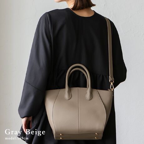 [^:sib-20057n]VvȂۓIȊۂؑւA肰ȂoB {vȂł͂̍̂AifUC2wayg[gobOłB  ƃ}`̂ŁAڈȏɂՂ[\B zA|[`AX}z͂A500ml̃ybg{g܂肽ݎPNN܂B  p[eB[Ȃǂ̃tH[}ȏʂAig܂ŕLB 悢TCYŁAǂȃV[ɂΉł閜\obOłB  ܂AO\ȃV_[XgbvtŁA X^Cɍ킹RȃAW\B  etŒʂڒnʂɐĜhAobO̔𒷂ۂ܂BTCY SIZEFF23cmiTChj25cmij / F34cmiӁj23cmiӁj / }`F15cm nhF36cm~F1.5cmA荂F10cm V_[xgF68`125cm~F2.2cmiO\/߉j O|PbgFwʃt@Xi[t|Pbg1 |PbgFI[v|Pbg3At@Xi[t|Pbg2 V_[xgdʁF116g obÔݏdʁF633g fށF{v dlF2way obÕCJ̓t@Xi[ɂȂĂ܂B FFS[hyӎzv́AɑώキAV~EԂ̌ƂȂA̐FAFڂ肪܂̂łӉBJ␅ɔG炵ꍇ́A΂₭炩zŐCA`𐮂ĕKAĉBhC[EXg[u̍ł̊͂߉B