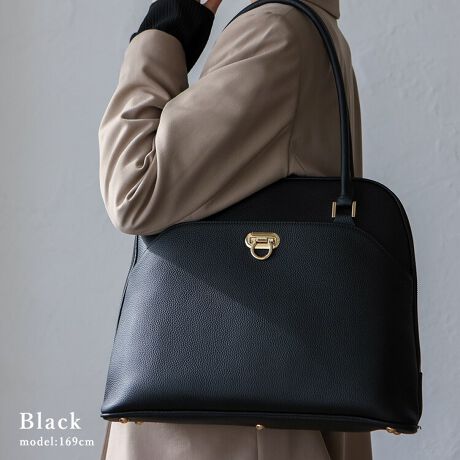 [^:sib-20063n]8̎[|Pbg{vg[gobOB  _炩㎿ȃVNU[gpA LC߂ȏifUCɎdグ܂B  tg̉]ANZgŏiȈۂɁB  J̓_ut@Xi[ɂȂĂ TCh܂ő傫ĴŒg₷łB  NbVޓ|PbgAm[gPC^ubg̎[\B  |₷߂̃nhdlŁAʋΎKɁB ̂tH́AX[cX^C͂JWAR[fɂTCY SIZEFF30cm / F26cmiӁj37cmiӁj/ }`F11cm nhF63cm~F1.8cmA荂F21cm O|PbgFOʍ݋t|Pbg1Awʃt@Xi[t|Pbg1 |PbgFI[v|Pbg3At@Xi[t|Pbg2AXibv{^t|Pbg1 obÔݏdʁF869g fށF{v obÕCJ̓t@Xi[ɂȂĂ܂B FFS[hyӎzv́AɑώキAV~EԂ̌ƂȂA̐FAFڂ肪܂̂łӉBJ␅ɔG炵ꍇ́A΂₭炩zŐCA`𐮂ĕKAĉBhC[EXg[u̍ł̊͂߉B