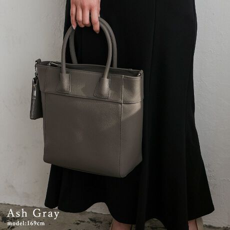 [^:sib-20071n]O\ȃ~j|[`tA i@\Iȃg[gobOB  ~j|[`t obOɊȒPɎOłAƂMdi̎[ɕ֗B[ł郊OtB 500mlybg{g[\B {vf _炩㎿ȃVNU[gpAiȈۂɁBoNωy݂ȂApACełB 2WAYdlŎR݂Ȏg t̃V_[xgg΁A|E΂ߊ|\B et obO͂Ǝ݌vBɕe{ĂA⏝ی삵܂B 6̎[|Pbg obOOɕ̃|PbgzuĂ̂ōׂ₩Ȏ[܂B TCY obO SIZEFF28cm / F31cmiӁj24cmiӁj/ }`F12cm nhF38cm~F1.5cmA荂F13cm V_[xgF67`125cm~F1.7cmiO\/߉j O|PbgFwʃt@Xi[t|Pbg1 |PbgFI[v|Pbg3At@Xi[t|Pbg2 V_[xgdʁF80g obÔݏdʁF584g fށFVN dlF2way obÕCJ̓t@Xi[ɂȂĂ܂B FFVo[  |[` SIZEFF9cm / 12cm / }`FȂ O|PbgFOʃt@Xi[|Pbg1 |PbgFȂ dF68g fށFVN obÕCJ̓t@Xi[ɂȂĂ܂B FFVo[yӎzv́AɑώキAV~EԂ̌ƂȂA̐FAFڂ肪܂̂łӉBJ␅ɔG炵ꍇ́A΂₭炩zŐCA`𐮂ĕKAĉBhC[EXg[u̍ł̊͂߉B