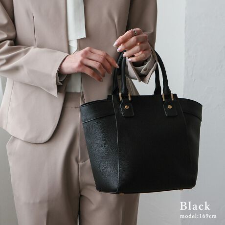 [^:sib-20074n]㎿Ȗ{vgp [͂ƃfUC˔ꂢ߃nhobO  Zj[畁igɂ w⑲ƎȂǂ̃Zj[V[AtH[}ȃn̓ɂB 5̎[|Pbg obOOɕ̃|PbgzuĂ̂ōׂ₩Ȏ[܂B 500mlybg{g[\ }`LՂ[\ 莩}`̍LfUCBKi܂̂ŕigɂœKB {vf _炩㎿ȃVNU[gpAiȈۂɁB 2WAYdlŎR݂Ȏg t̃V_[xgg΁A|E΂ߊ|\B et obO̒ɕe{ĂA⏝ی삵܂B ֗ȓ|Pbg 4̓|PbĝŁAobOŖqɂȂ肪ȃACe萮ł܂BTCY SIZEFF20cmiTChj25cmij / F34cmiӁj21cmiӁj / }`F14cm nhF33cm~F1.5cmA荂F12cm V_[xgF68`126cm~F1.6cmiO\/߉j O|PbgFwʃI[v|Pbg1 |PbgFI[v|Pbg2At@Xi[t|Pbg2 V_[xgdʁF77g obÔݏdʁF521g fށFVN dlF2way obÕCJ̓}OlbgɂȂĂ܂B FFS[hyӎzv́AɑώキAV~EԂ̌ƂȂA̐FAFڂ肪܂̂łӉBJ␅ɔG炵ꍇ́A΂₭炩zŐCA`𐮂ĕKAĉBhC[EXg[u̍ł̊͂߉B