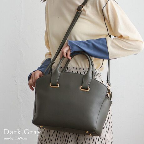 [^:sib-20079n][A O2̕\y߂nhobOB  EB5TCYΉ ڈȏ̎[͂Ƌ@\˔DGobOB̂Ō^ꂵɂAg₷QB tbvdl ^b`ŃX[YɊJ߂ł̂ŁAו̏oꂪNNI V_[xgt |E΂ߊ|ƃX^CύXR݂ɁB ʃfUC obȎOňقȂfUC̗pB͋C؂ւ̂ŁAł炵X^Coł܂B Zj[obOƂ VviȃfUĆAigtH[}ȃV[܂ŕL􂵂܂B y{v̍z _炩㎿ȃVNU[gpBgނقǂɖ킢[ȂAp܂B TCY SIZEFF20cmiTChj25cmij / F34cmiӁj21cmiӁj / }`F14cm nhF33cm~F1.5cmA荂F12cm V_[xgF68`126cm~F1.6cmiO\/߉j O|PbgFwʃI[v|Pbg1 |PbgFI[v|Pbg2At@Xi[t|Pbg2 V_[xgdʁF77g obÔݏdʁF521g fށFVN dlF2way obÕCJ̓}OlbgɂȂĂ܂B FFS[hyӎzv́AɑώキAV~EԂ̌ƂȂA̐FAFڂ肪܂̂łӉBJ␅ɔG炵ꍇ́A΂₭炩zŐCA`𐮂ĕKAĉBhC[EXg[u̍ł̊͂߉B