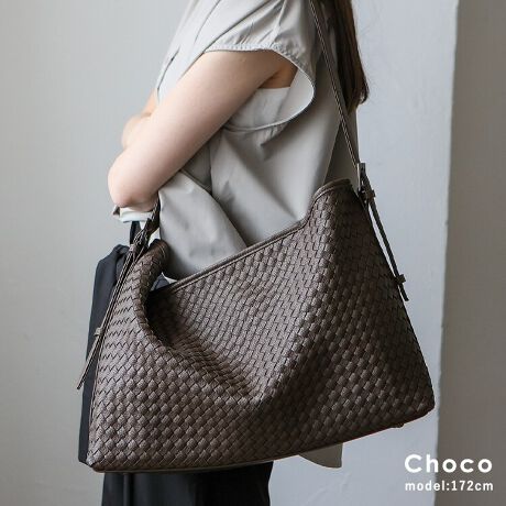 [^:sib-20067p]̃R[fɃvXȂA iłȕ҂ݍ݃V_[obOB  ҂ݍ݃fUC ~ VvȌ`ŕLV[ɑΉ GKgȕ҂ݍ݃fUCڂA`̓VvŖʂ̂ȂdオB ̐▭ȃoXAʋ΁EʊŵƂʂAx̂oJWAȃV[܂ŁALR[fBl[gɃ}b`܂B ̃t@bVɍ킹₷AÔȂfUCAǂȃX^CɂRɓ݂܂B yĈ₷PUf ڂ͍ȂAϋvɗDꂽPUfނ̗pBꂪȒPŉJ̓łCyɂg܂B Ƃ_炩ő̂ɃtBbg Ə_炩tH͂ŁAɂۂɑ̂ɂ݂܂B߂̃nhŒԂ̎gpłɂ̂|CgłB \ȃV_[ V_[Xgbv͒\BgX^Cɍ킹ĎD݂̃tBbgy߂܂B S̃t@Xi[teʎ[ obO̊J̓t@Xi[tŁAMdi܂BA4TCY]TŎ[\Ȃ̂ŁAʋ΁Eʊw₨ɂ劈B ֗Ȓetň芴 eĂ邽߁AuۂɃobOɂA₷݌vɂȂĂ܂B TCY SIZEFF29cmiTChj20cmij / F36cmiӁj40cmiӁj / }`F16cm V_[xgF43`83cm~F3cmiO\/߉j V_[xgF27`50cm O|PbgFȂ |PbgFI[v|Pbg3At@Xi[t|Pbg2 obÔݏdʁF638g fށFPU dlFV_[2way obÕCJ̓t@Xi[ɂȂĂ܂B FFjbPyӎzvL̂ɂꍇ܂BɂCɂȂꍇ͈xAĂ炲gpB