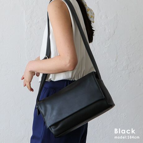 [^:inb-10202p]ɂ傤ǂAl̃{fBobO  uƂ܂ŁvAułvB l̏̃CtX^Cɂ҂YAiŎpIȃ{fBobOB ~j}ȃfUCŁAǂȃR[fɂ}b`܂B X}zAzAȂǂ̕Ki[łAʋ΁Eʊw₿ƂoɂœKłB  500mlybg{g[\ _炩ȕ̃tFCNU[ }Olbgtbv TbƊJ߂ł}OlbgtbvɉāAɂ͂ƃt@Xi[tĂĈSłB 3̎[|Pbg obOOɕ̃|PbgzuĂ̂ōׂ₩Ȏ[܂B V_[xg t̃V_[xgŁA|E΂ߊ|ł̂ꂵ|CgB ֗ȓ|Pbg 2̓|PbĝŁAobOŖqɂȂ肪ȃACe萮ł܂BTCY SIZEFF17cm / F27cm / }`F10cm V_[xgF83`119cm~F3.5cm V_[xgF30`50cm O|PbgFwʃt@Xi[t|Pbg1 |PbgFI[v|Pbg1At@Xi[t|Pbg1 obÔݏdʁF474g fށFPU obÕCJ̓}Olbgt@Xi[ɂȂĂ܂B FFVo[yӎzvL̂ɂꍇ܂BɂCɂȂꍇ͈xAĂ炲gpB