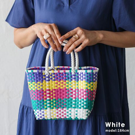 [^:nsb-30302p]JtJh~jobOʂAtăV[Yɂ҂̃Jh~jobO  JhobOƂ LVRł̓}VFijobOӖ܂BڂJtŉ炵AƂĂvȂ̂ŃKVKVg閜\ACełB|vsfނ̃e[vAЂƂЂƂōꂽLVR̎H|i̊yA͂łB ɋAGĂTbƐ@OK JɋAĂTbƐ@̊ȒPB܂AKVKVgĉĂ􂦂̂ŉJ̓r[`ɂ҂B g͎R ߕG݂̎[ɂ֗ŁAlXȗprłg܂B yʂŎ^т₷ îo͂̂ƁAyďvȂ̂łobOƂďd󂵂܂B JtŌIȃfUC rrbhȐFgAR[fBl[g̃ANZgɂȂ܂BĂɂ҂ȃghACełB TCY SIZEFF18cm / F27cmiӁj18cmiӁj / }`F10cm nhF23cm~F1cmA荂F8cm O|PbgFȂ |PbgFȂ obÔݏdʁF173g fށF|G` obÕCJ̓I[vɂȂĂ܂B