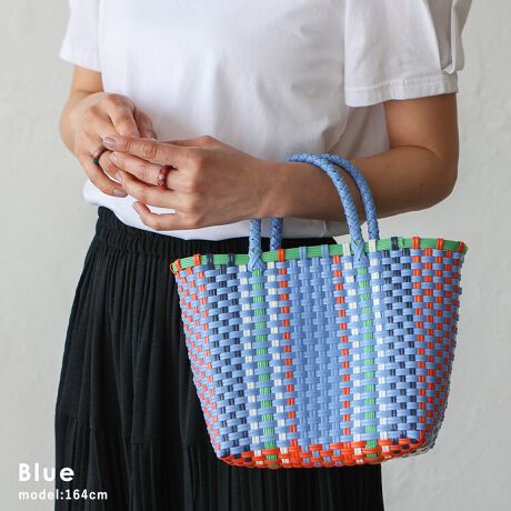 [^:nsb-30302p]JtJh~jobOʂAtăV[Yɂ҂̃Jh~jobO  JhobOƂ LVRł̓}VFijobOӖ܂BڂJtŉ炵AƂĂvȂ̂ŃKVKVg閜\ACełB|vsfނ̃e[vAЂƂЂƂōꂽLVR̎H|i̊yA͂łB ɋAGĂTbƐ@OK JɋAĂTbƐ@̊ȒPB܂AKVKVgĉĂ􂦂̂ŉJ̓r[`ɂ҂B g͎R ߕG݂̎[ɂ֗ŁAlXȗprłg܂B yʂŎ^т₷ îo͂̂ƁAyďvȂ̂łobOƂďd󂵂܂B JtŌIȃfUC rrbhȐFgAR[fBl[g̃ANZgɂȂ܂BĂɂ҂ȃghACełB TCY SIZEFF18cm / F27cmiӁj18cmiӁj / }`F10cm nhF23cm~F1cmA荂F8cm O|PbgFȂ |PbgFȂ obÔݏdʁF173g fށF|G` obÕCJ̓I[vɂȂĂ܂B