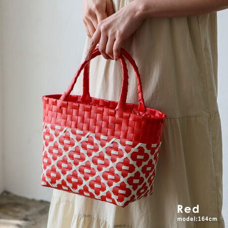 [^:nsb-30303p]gJhg[gobOƂAsNjbN܂ŕL􂷂郁JhobOB  JhobOƂ LVRł̓}VFijobOӖ܂BڂJtŉ炵AƂĂvȂ̂ŃKVKVg閜\ACełB|vsfނ̃e[vAЂƂЂƂōꂽLVR̎H|i̊yA͂łB ɋAGĂTbƐ@OK JɋAĂTbƐ@̊ȒPB܂AKVKVgĉĂ􂦂̂ŉJ̓r[`ɂ҂B g͎R ߕG݂̎[ɂ֗ŁAlXȗprłg܂B yʂŎ^т₷ îo͂̂ƁAyďvȂ̂łobOƂďd󂵂܂B NXp^[ ǂ݂fUCŁAVvȕɂfANZgɁBŋCオ܂BTCY SIZEFF19cm / F25cmiӁj21cmiӁj / }`F12cm nhF34cm~F1.4cmA荂F12cm O|PbgFȂ |PbgFȂ obÔݏdʁF164g fށF|G` obÕCJ̓I[vɂȂĂ܂B