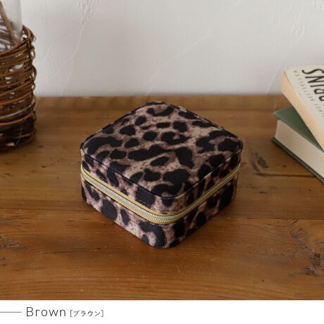 [^:nsz-30315p]Ip[hXNGAANZT[P[XiYwIp[hx ^тɕ֗ȃANZT[P[XB  Ip[h G̗ǂȂ߂炩Ȏ̐ngpAIp[h̏iۗ܂B 3̃tbN[ 㕔ɃlbNXuXbg|邱ƂotbNASt̃|PbĝŃ`[t̂ANZT[[\B O\Ȏd؂t 4ɕod؂ōׂ₩Ȏ[\ɁBd؂͎O\Ȃ̂ŁA傫߂̃bvȂǂ邱Ƃo܂B O[ ߂̃NbVO[tBŒł̂ŁA̐SzȂSłB t@Xi[^Cv ANZT[̗hASɎ^щ\B XEF[hn ̓XEF[hnɂȂĂ̂ŁAtɂdlɁB ł◷sɂ CeAƂĂAs̎^тɂ֗Ȏ[P[XłBTCY SIZEFF5cm / F9.5cm / sF9.5cm dʁF101g fށFPU CJ̓t@Xi[ɂȂĂ܂ByӎzvL̂ɂꍇ܂BɂCɂȂꍇ͈xAĂ炲gpB