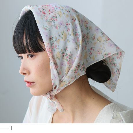 [^:nsz-30327z]̃R[fɃvXI ANZgɂ҂̑XJ[tB  \tg^b`ȃ|GXen _炩G̗ǂ|GXengpBɊĂ`N`NSłB ؂₩ȑ12 Iׂ12ނ̑fUCBt[A{^jJAt[cȂǖLxȃfUCłB lXȎg ɊāAɊāAɊāc̃ANZgɁBTCY SFS55cm~55cm dF25g fށF|GXe