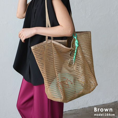 [^:nsb-30301z]bVV[X[g[gobO  ȁA\bVg[gobOBR[fI΂ȂfUCJWAX|[eB[܂ŁALX^CɃ}b`BtTVcX^CfjR[fɂ҂VvȃfUCȂ̂ŃjZbNXŎgg铧AR[fɗƔvXĂ܂BƂ傫߃TCYŎ[͂^I⒅ւAȂǂyX̂ŁA͂AAEghAWAr[`V[ɂ劈B܂肽ŃRpNgɎ[ł̂ŁAig̃obOɓĂ΁A}ȉוɂΉ\łBg͎Rݗs̃TuobOAh[obOAGRobOƂĂ߁BTCYSIZEFF36cm / F50cmiӁj33cmiӁj / }`F15cmnhF77cm~F1cmA荂F37cmO|PbgFȂ|PbgFt@Xi[t|Pbg1obÔݏdʁF226gfށF|GXeobÕCJ̓I[vɂȂĂ܂B