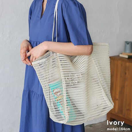 [^:nsb-30301z]bVV[X[g[gobO  ȁA\bVg[gobOBR[fI΂ȂfUCJWAX|[eB[܂ŁALX^CɃ}b`BtTVcX^CfjR[fɂ҂VvȃfUCȂ̂ŃjZbNXŎgg铧AR[fɗƔvXĂ܂BƂ傫߃TCYŎ[͂^I⒅ւAȂǂyX̂ŁA͂AAEghAWAr[`V[ɂ劈B܂肽ŃRpNgɎ[ł̂ŁAig̃obOɓĂ΁A}ȉוɂΉ\łBg͎Rݗs̃TuobOAh[obOAGRobOƂĂ߁BTCYSIZEFF36cm / F50cmiӁj33cmiӁj / }`F15cmnhF77cm~F1cmA荂F37cmO|PbgFȂ|PbgFt@Xi[t|Pbg1obÔݏdʁF226gfށF|GXeobÕCJ̓I[vɂȂĂ܂B