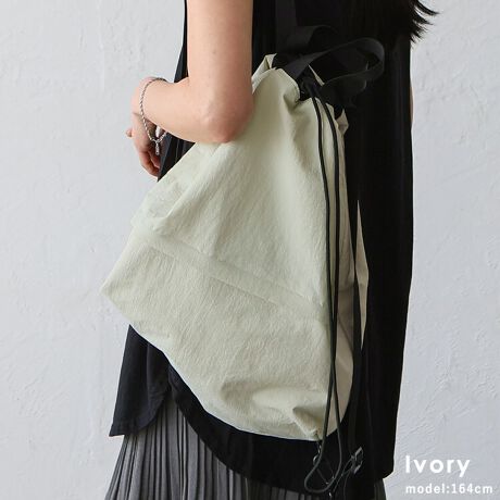 [^:nsb-30312z]2wayiCibvTbN yătɎĂibvTbNBR[fI΂ȂfUCJWAX|[eB܂ŕLR[fɃ}b`܂BtTVcX^CfjR[fɂ҂BtăR[fɃtɎĂāAg肪悭VvȃfUCȂ̂ŃjZbNXŎgĂ܂Bg[gobOƃibvTbN2WAYdlBg[ǵAiƋВdlɁAJƃVvȃg[g^ƃtHς܂BH{iCfދ}ȉJłSBd300gƂƂĂyłBTCYSIZEFF46cm / F40cmiJj18cmijiӁj31cmiӁj / }`F10cmnhF22cm~F2.5cmA荂F10cmV_[xgF49`94cm~F3cmiOs\/߉jO|PbgFOʃt@Xi[t|Pbg1|PbgFI[v|Pbg1obOdʁF300gfށFiCdlF2wayobÕCJ͋ВɂȂĂ܂B