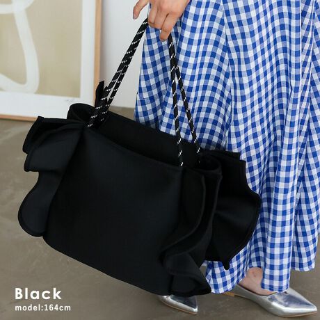 [^:ubb-sp-0456]t2wayg[gobO傫ȃtڂg[gobOBA4TCYyX[oAeʂBIGTCYB傫ȃtڂӂӂȃtA̃R[fBl[gɉ؂₩vXBŜ̃VGbgɂAJWAAlۂۂɎdグ܂B|GXefރTƂŃLC߃R[fȂǂƑCɂ鏝▀Ղɋyʂȃ|GXeBLk̂_炩BA4TCYΉA4TCY̏ނ[łAdɂvCx[gɂ劈B߂̃nhAE^[̏ォł|₷߂̃nh̗pB}`LՂ[\莩}`̍LfUCBKi܂̂ŕigɂœKBTCYSIZEFF28cm / F38cmiӁj30cmiӁj / }`F14cmnhF54cm~F0.8cmA荂F23cmO|PbgFȂ|PbgFI[v|Pbg2At@Xi[t|Pbg1obÔݏdʁF370gfށF|GXedlF2wayobÕCJ̓t@Xi[ɂȂĂ܂BFFVo[