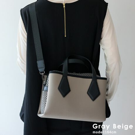 [^:ubb-sp-0478]lIv[2wayXNGA~jobOVѐSvXꂽXNGAg[g[obOB lۂJWAR[fɂ҂ȃobOo܂B  3Xy[X[ C[̑OɃ}OlbgtXy[X̂ŁAobO̒ŖqɂȂ肪ȉוɎ[ł܂B XNGAtHobO X}[gŔXNGAtHAǂȃX^Cɂ킹₷Aꂢ߃R[f͂JWAȕɂ킹Ă܂B Rrfނł NbV̂郁bVfނƁA_CrOX[cɎglIv[fނgpAyʂŏvȍɁB 2WAYdlŎR݂Ȏg V_[obOƂĂAnhobOƂĂg֗2WAYfUCB\Ȃ̂Ō|E΂ߊ|ƕύX\BTCY SIZEFF19cm / F26cmiӁj28.5cmiӁj / }`F11cm nhF33cm~F1.8cmA荂F12cm V_[xgF78`132cm~F3cmiO\/߉j O|PbgFOʃ}Olbgt|Pbg1Awʃ}Olbgt|Pbg1 |PbgFI[v|Pbg1At@Xi[t|Pbg1 V_[xgdʁF95g obÔݏdʁF452g fށFlIv[ dlF2way obÕCJ̓t@Xi[ɂȂĂ܂B FFjbP